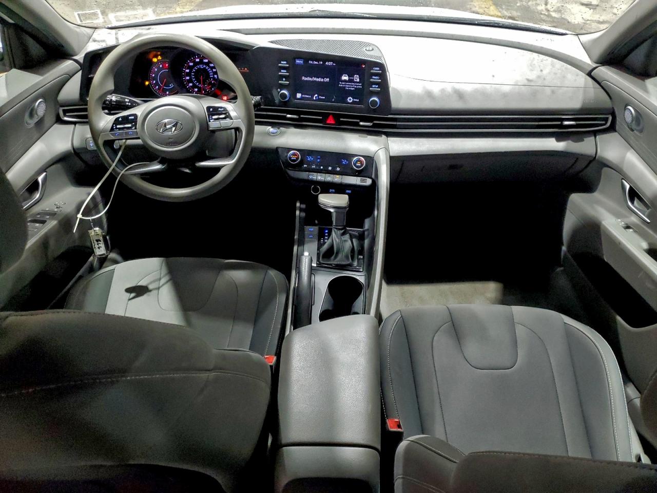 2023 HYUNDAI ELANTRA SEL photo 8