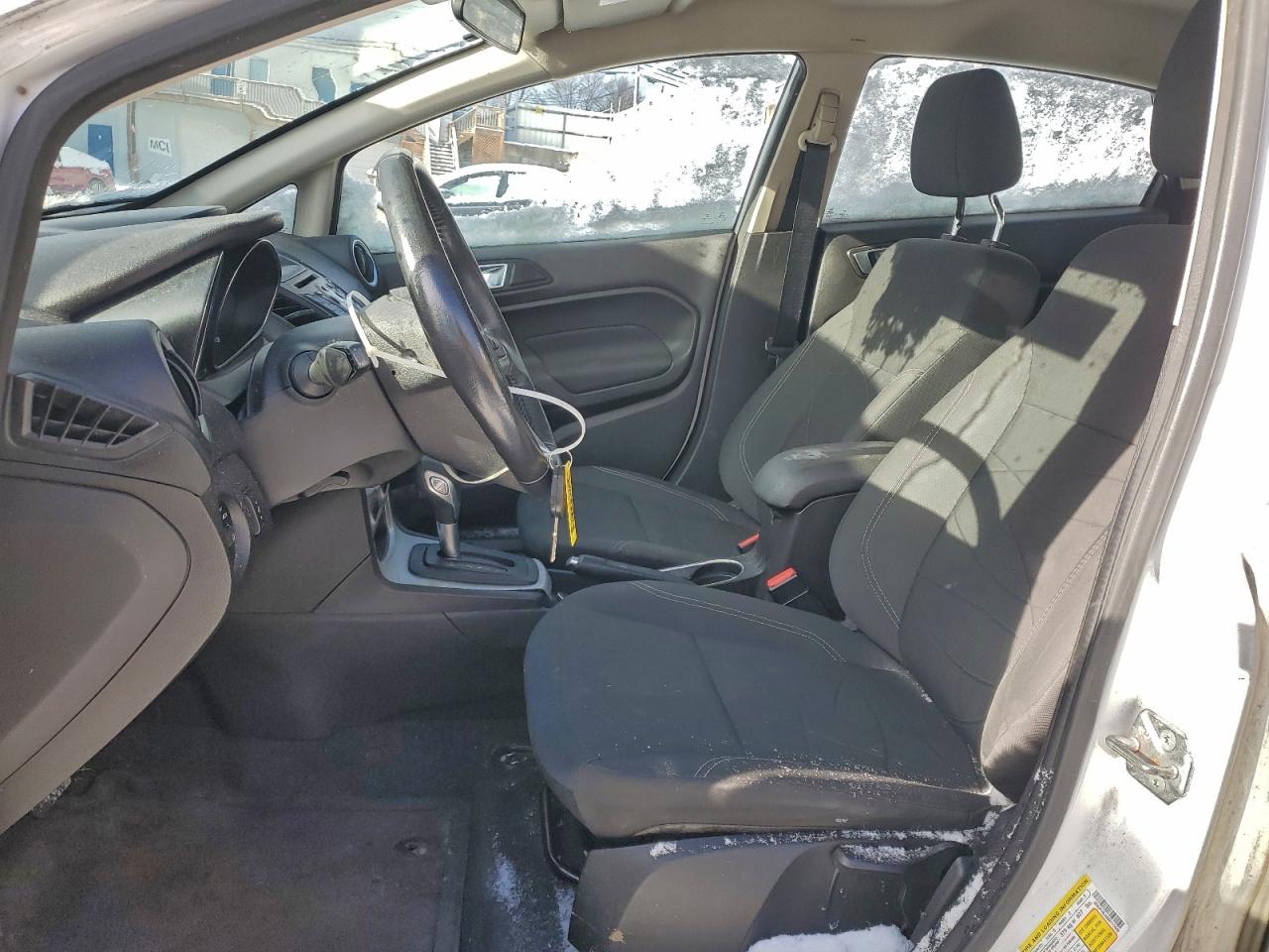 2016 FORD FIESTA SE photo 25