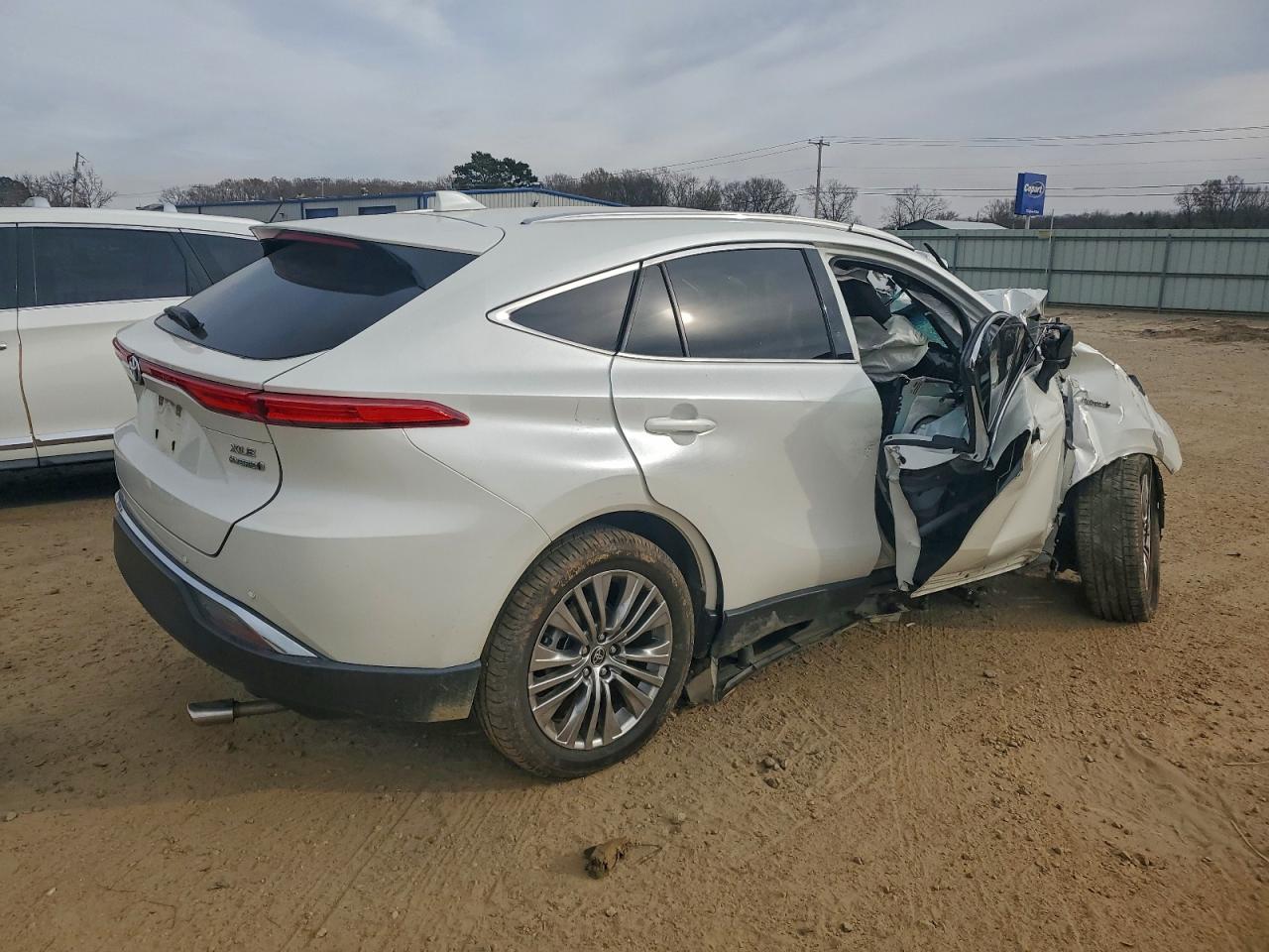 2021 TOYOTA VENZA LE photo 3