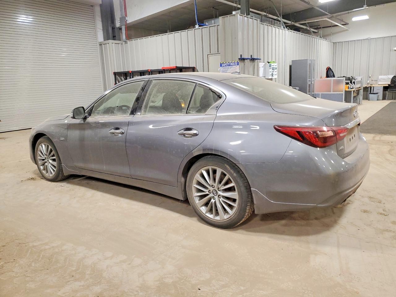 2018 INFINITI Q50 LUXE photo 3