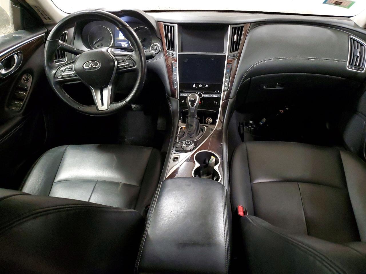 2018 INFINITI Q50 LUXE photo 15