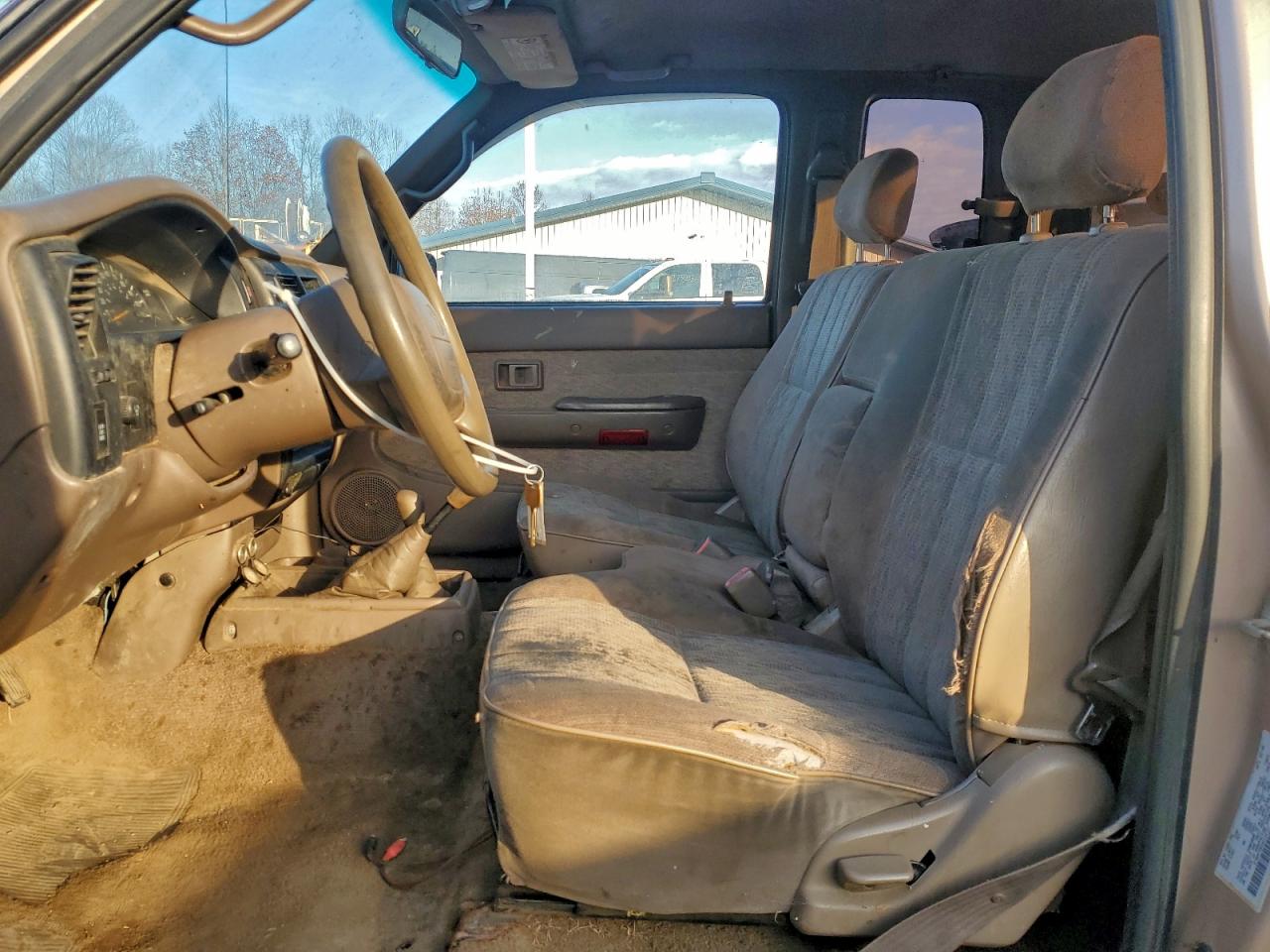 1998 TOYOTA TACOMA XTRACAB photo 13