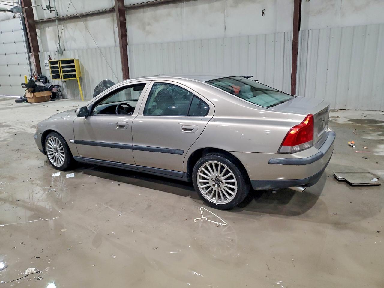 2001 VOLVO S60 T5 photo 3