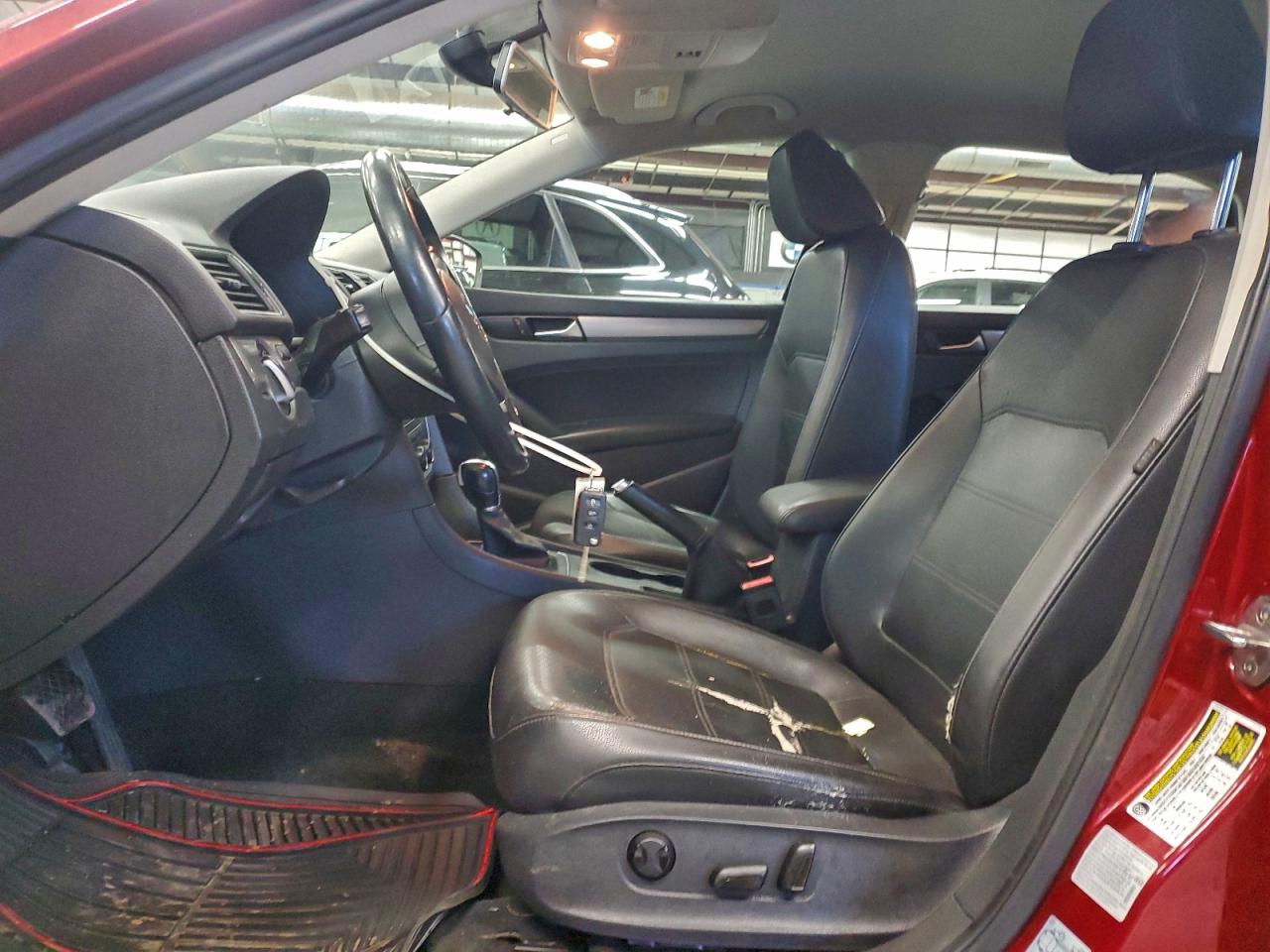 2015 VOLKSWAGEN PASSAT S photo 19