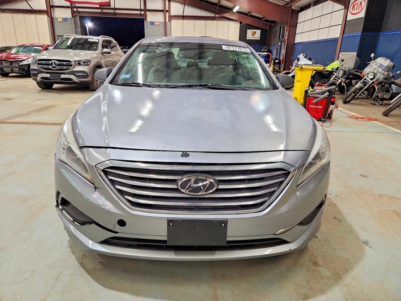 2016 HYUNDAI SONATA SE photo 9