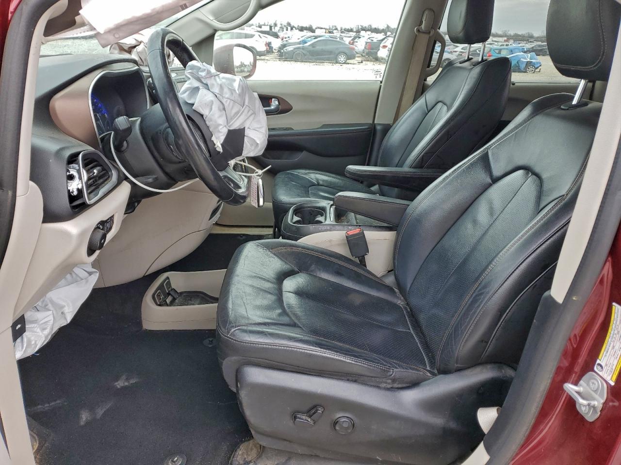 2019 CHRYSLER PACIFICA TOURING L photo 19