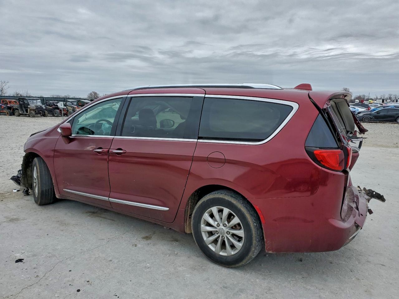 2019 CHRYSLER PACIFICA TOURING L photo 4