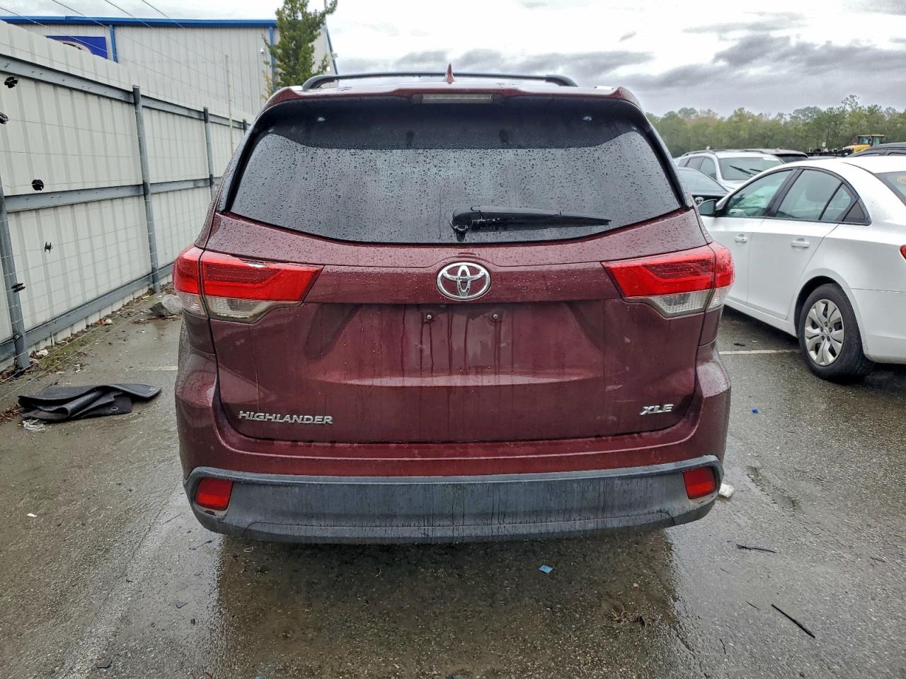 2018 TOYOTA HIGHLANDER SE photo 6