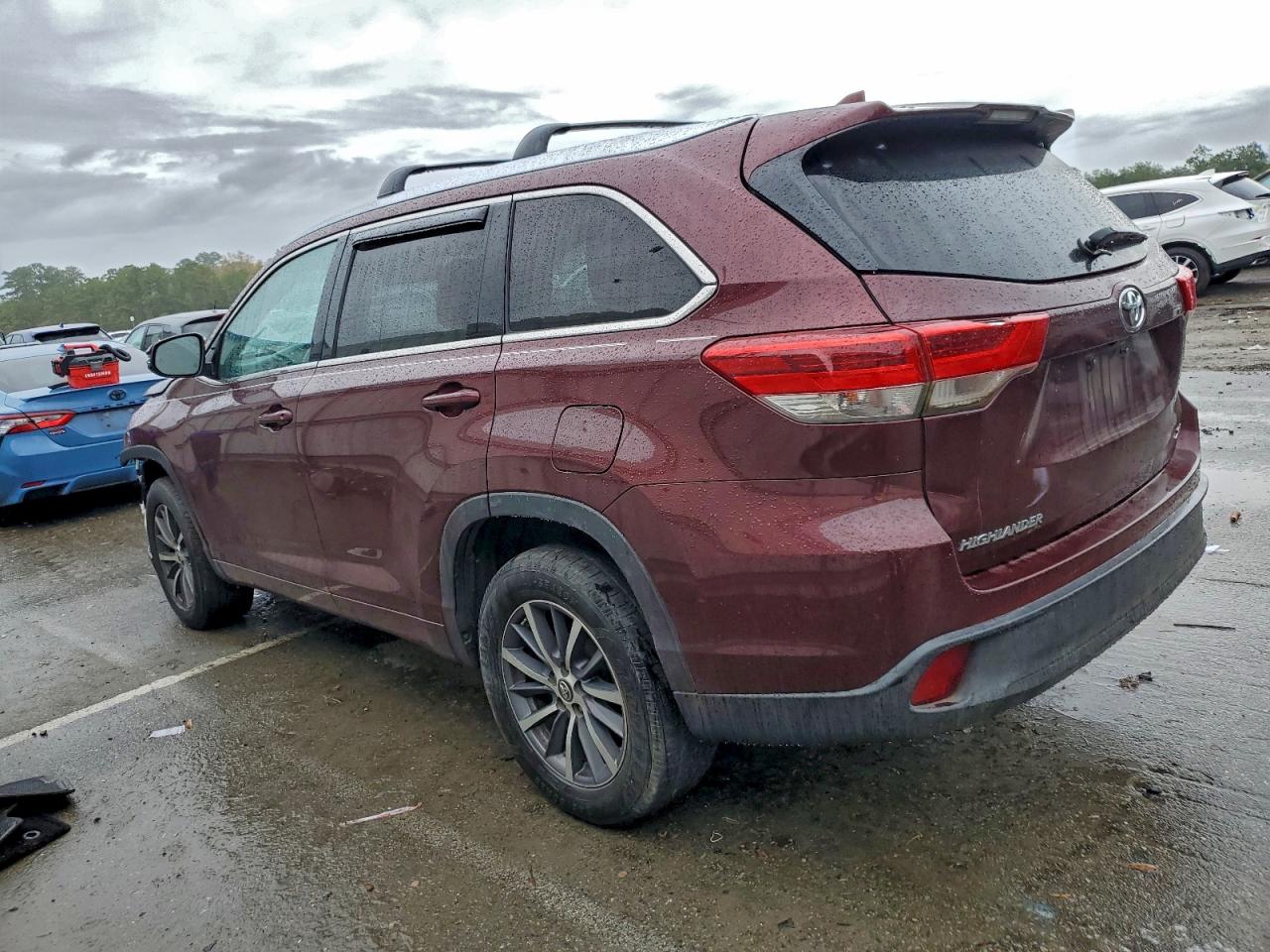 2018 TOYOTA HIGHLANDER SE photo 2