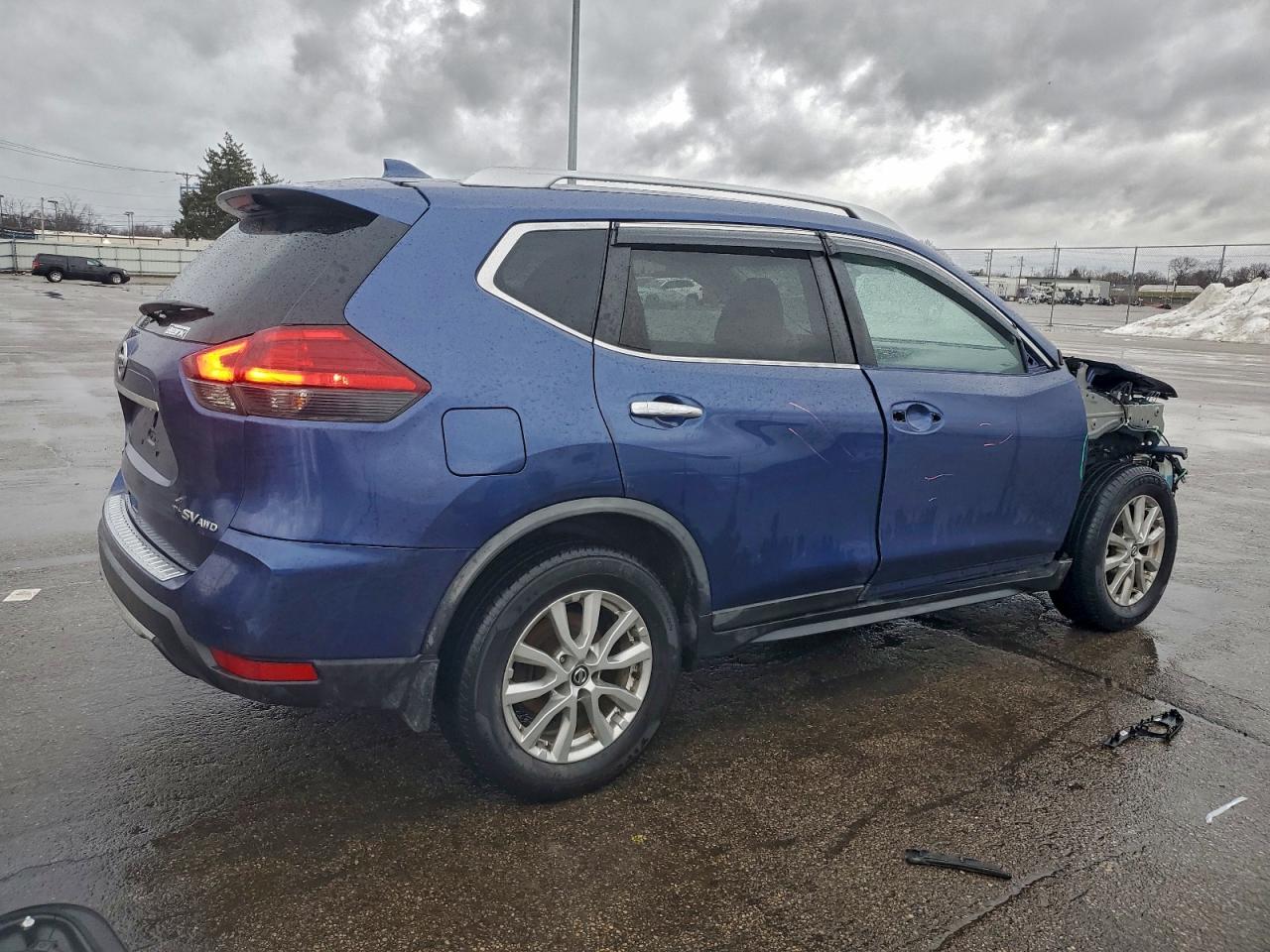 2017 NISSAN ROGUE photo 5