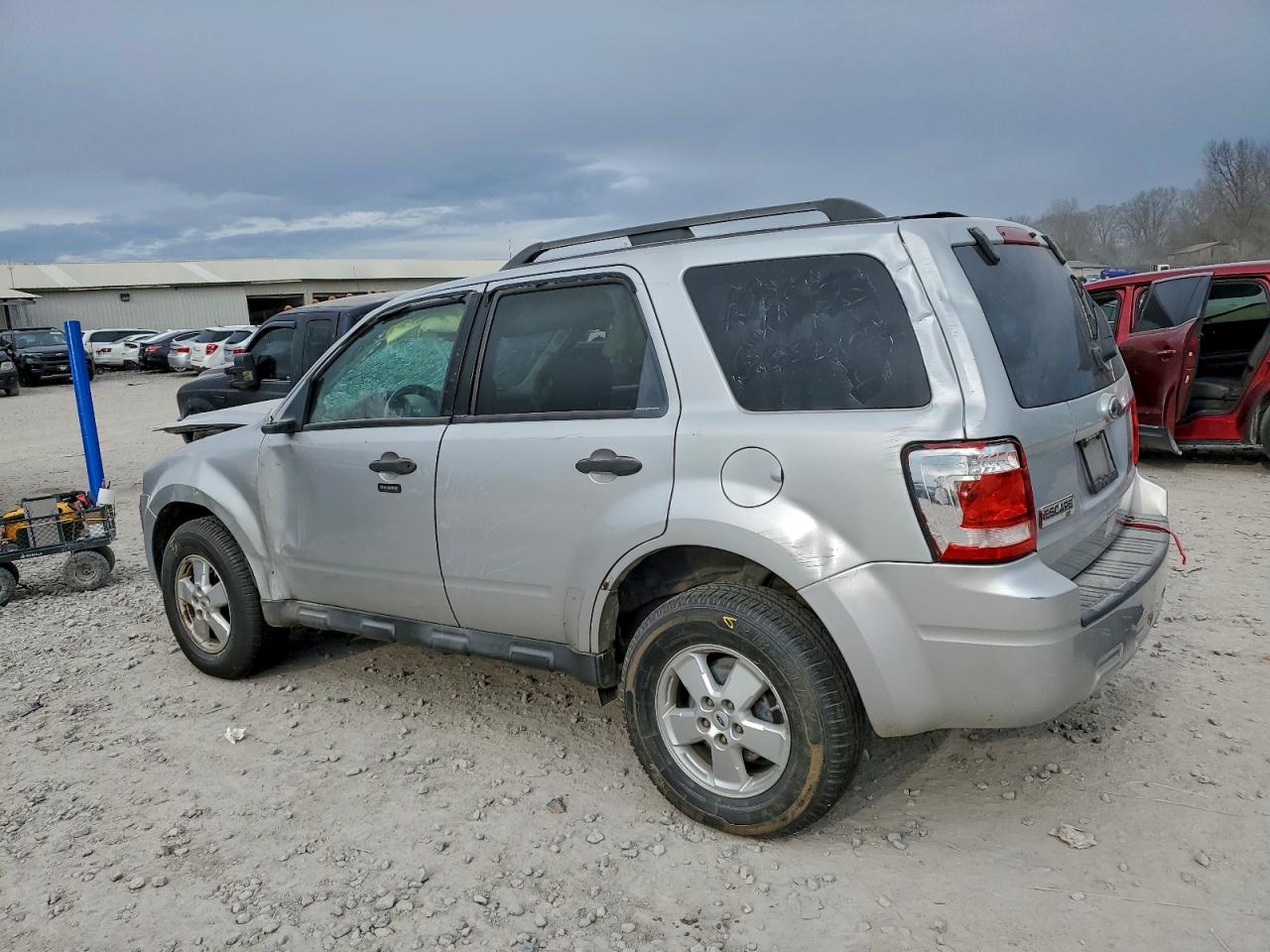 2010 FORD ESCAPE XLT photo 3