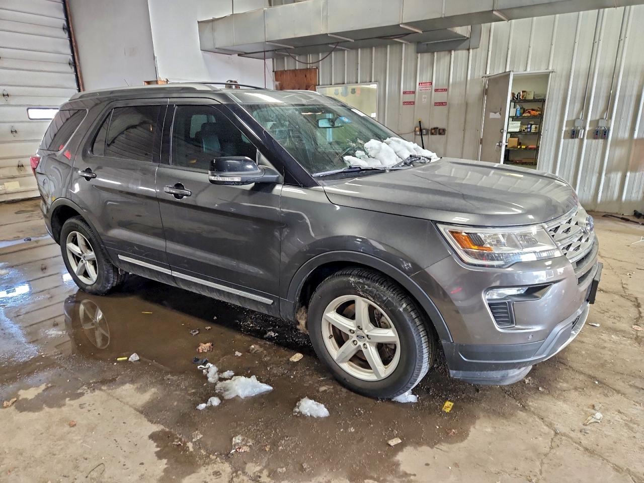 2018 FORD EXPLORER XLT photo 4