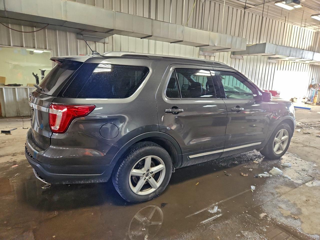 2018 FORD EXPLORER XLT photo 3
