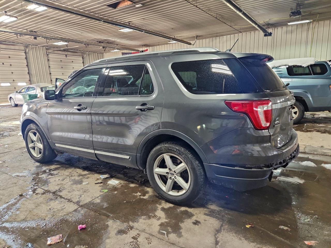 2018 FORD EXPLORER XLT photo 2