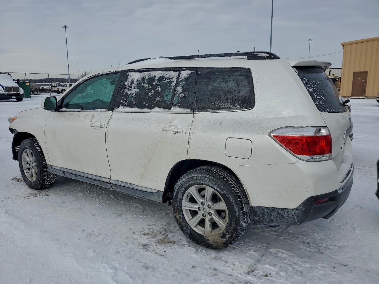 2013 TOYOTA HIGHLANDER BASE photo 4