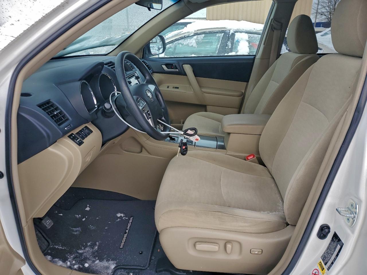 2013 TOYOTA HIGHLANDER BASE photo 19