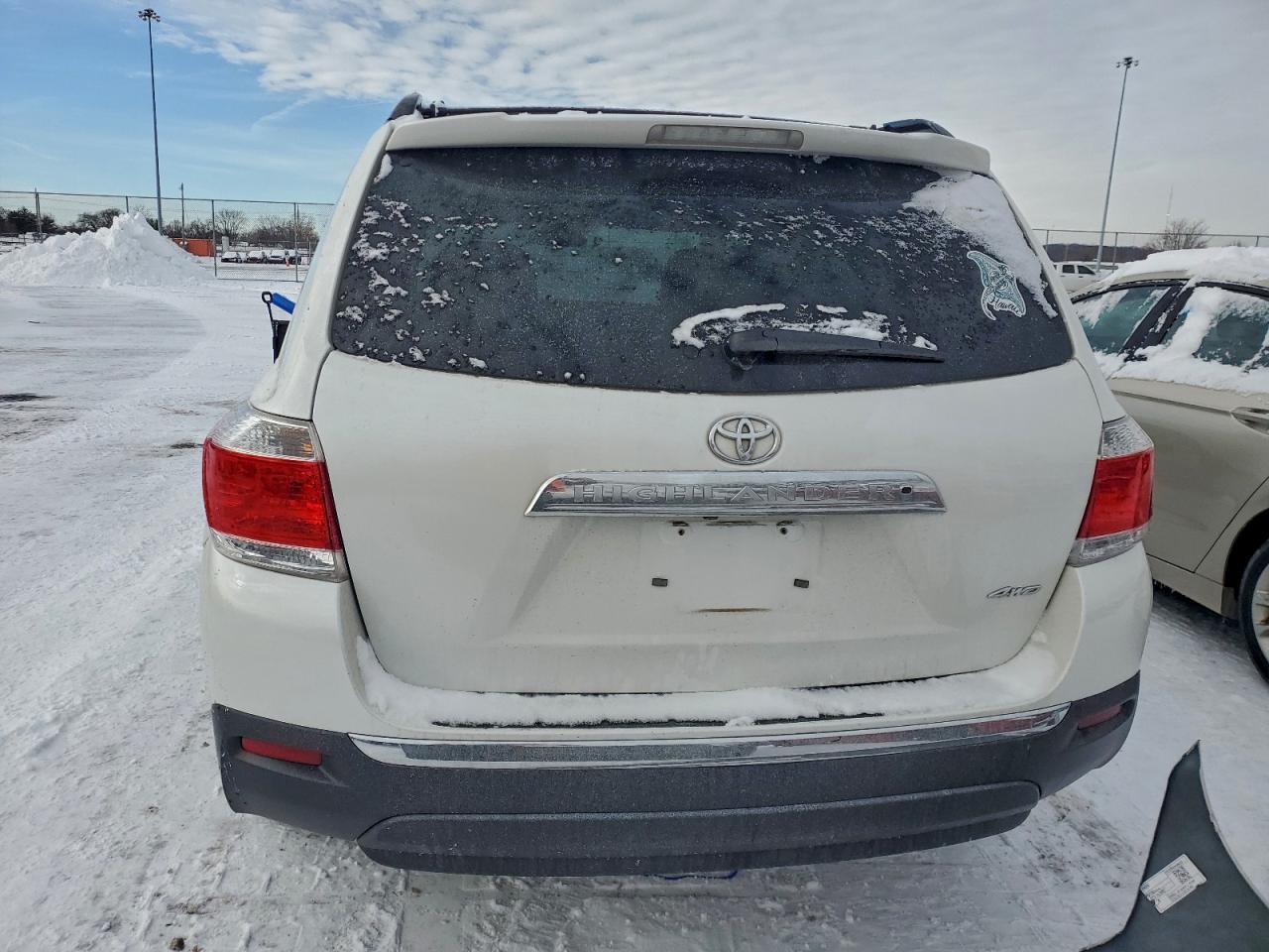 2013 TOYOTA HIGHLANDER BASE photo 16
