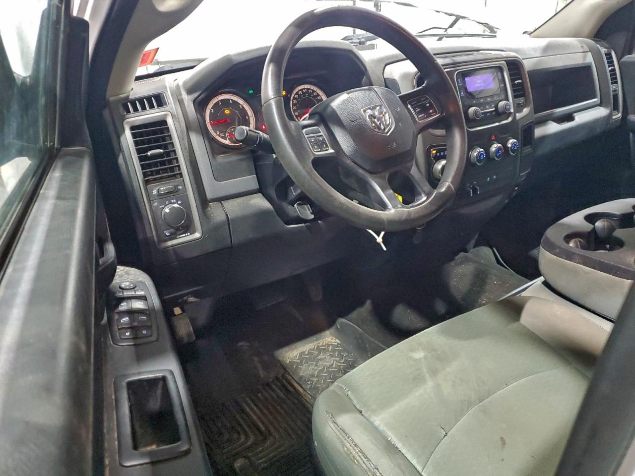 2016 RAM 1500 ST photo 8