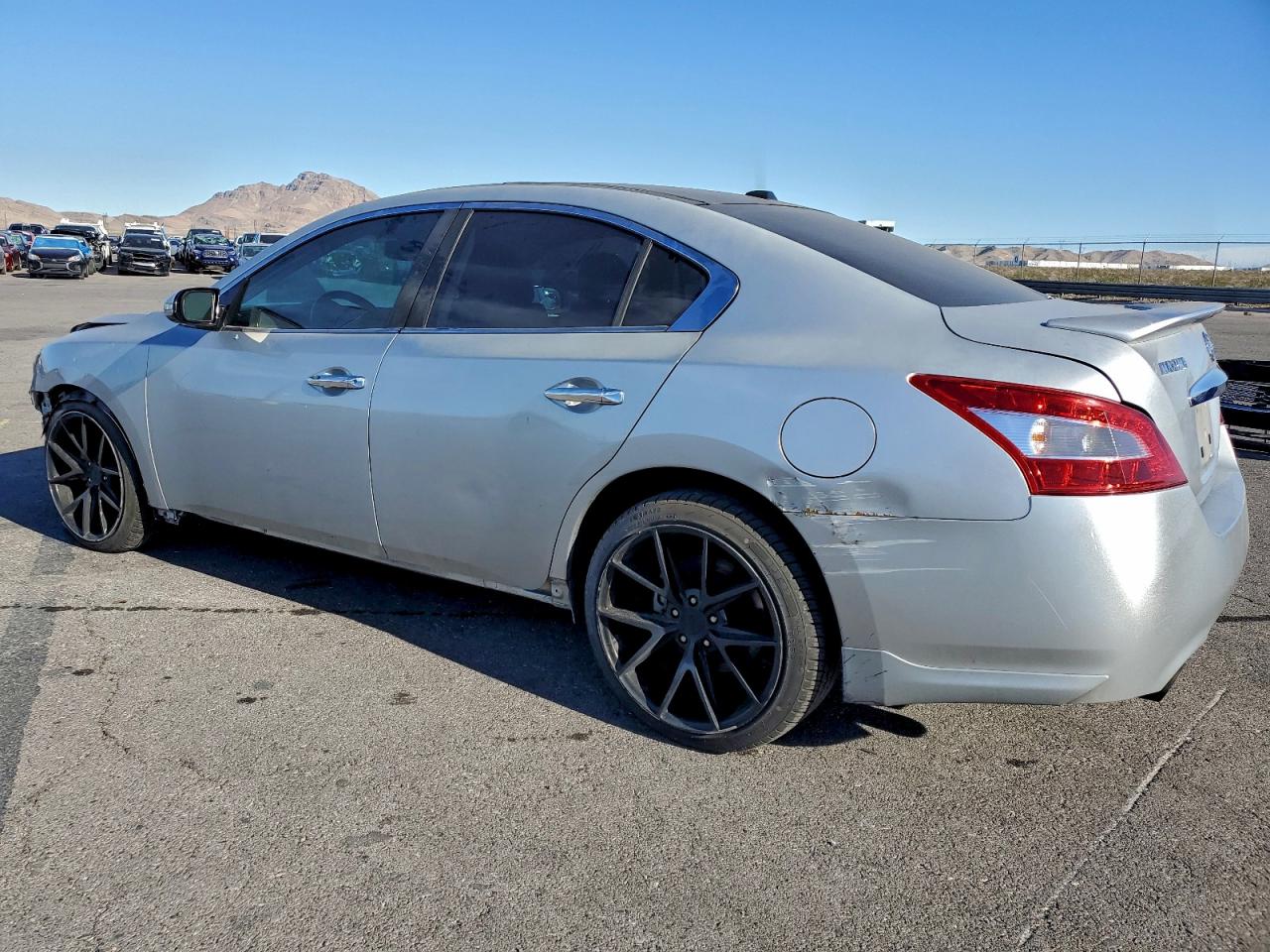 2010 NISSAN MAXIMA S photo 2