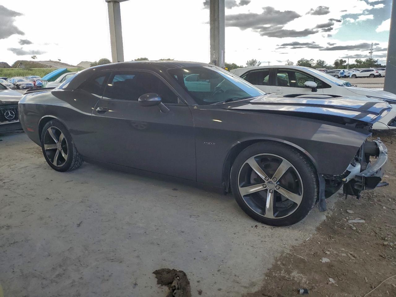 2016 DODGE CHALLENGER R/T photo 10
