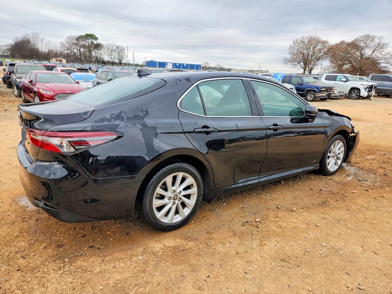 2023 TOYOTA CAMRY LE photo 3