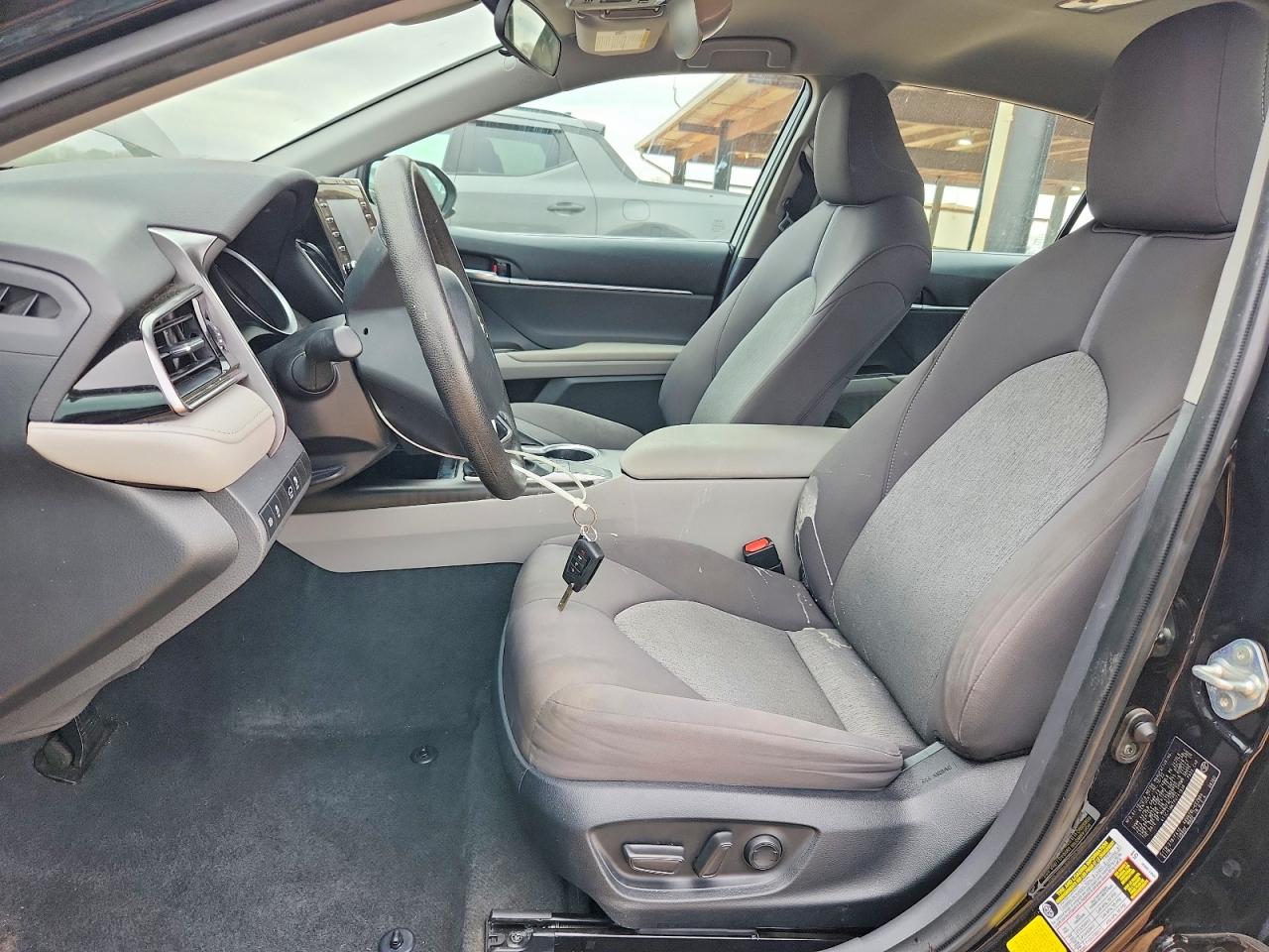2023 TOYOTA CAMRY LE photo 7