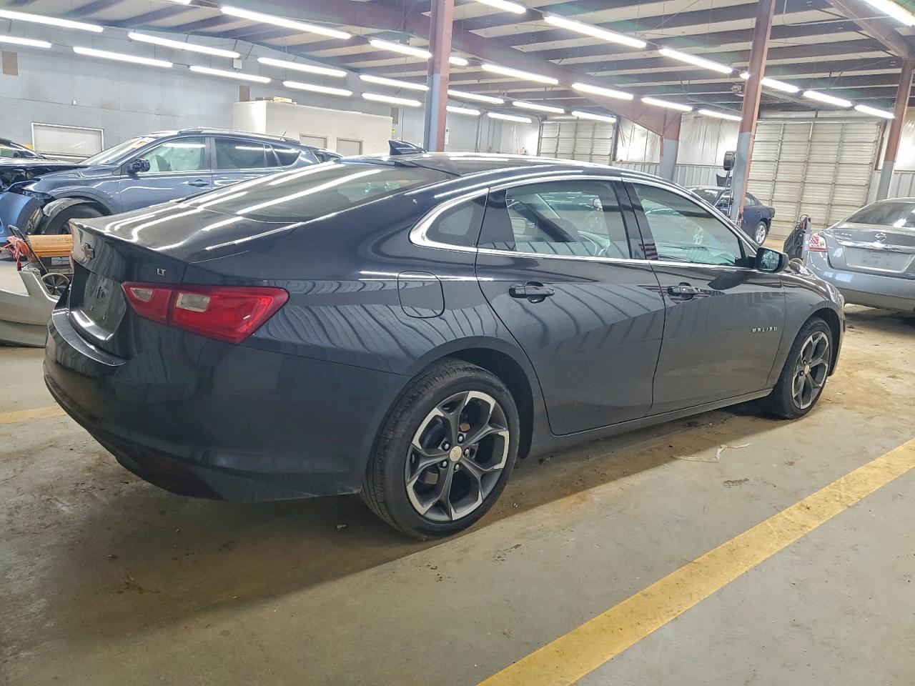 2023 CHEVROLET MALIBU LT photo 3
