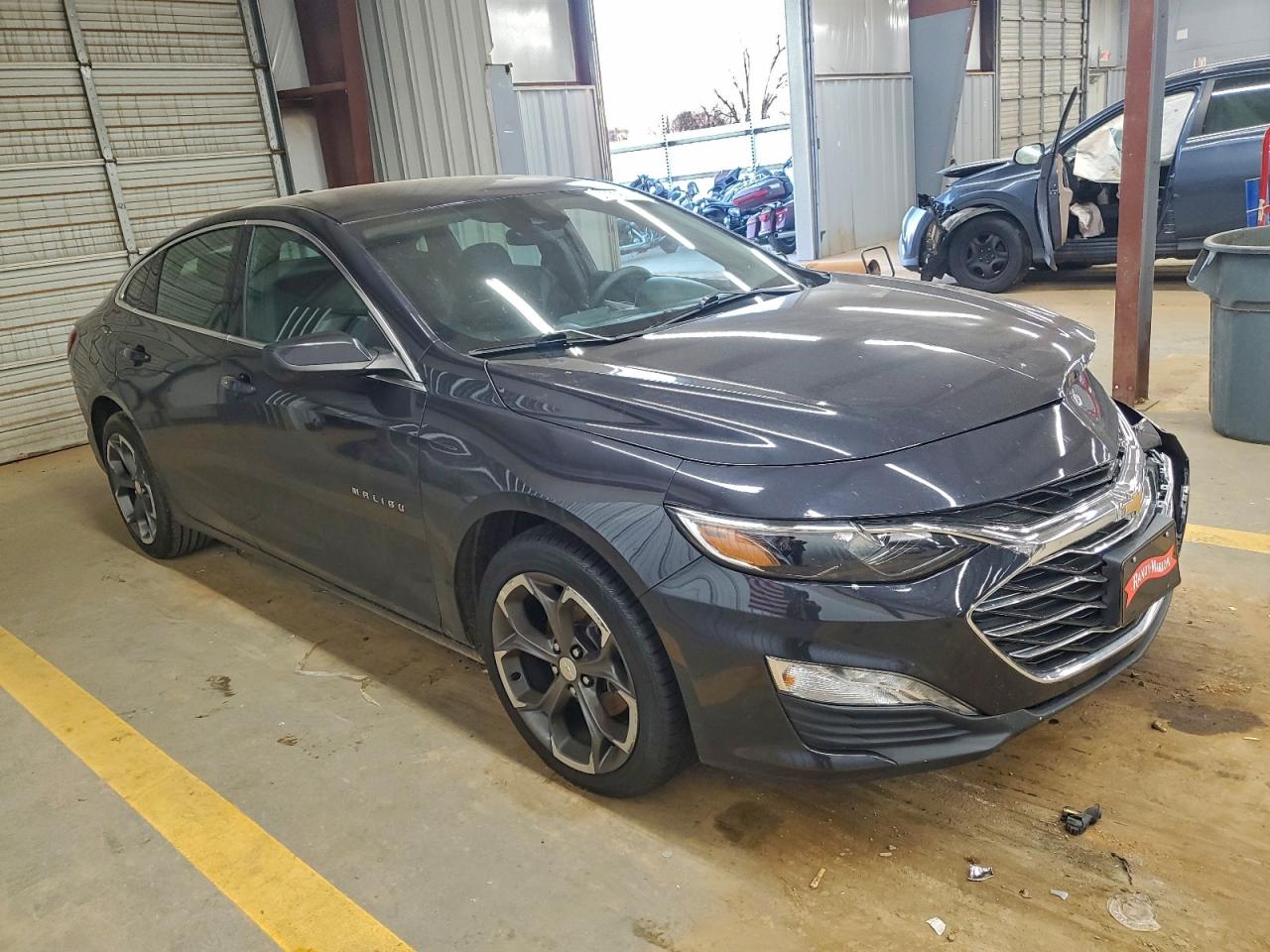 2023 CHEVROLET MALIBU LT photo 4