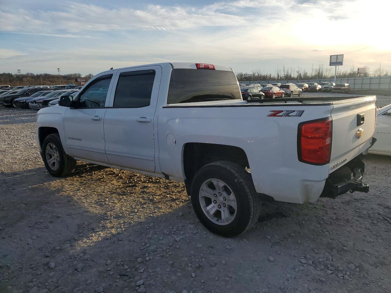 2018 CHEVROLET SILVERADO K1500 LT photo 3