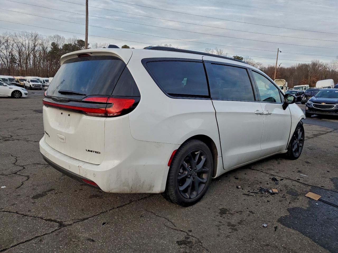 2025 CHRYSLER PACIFICA LIMITED photo 5