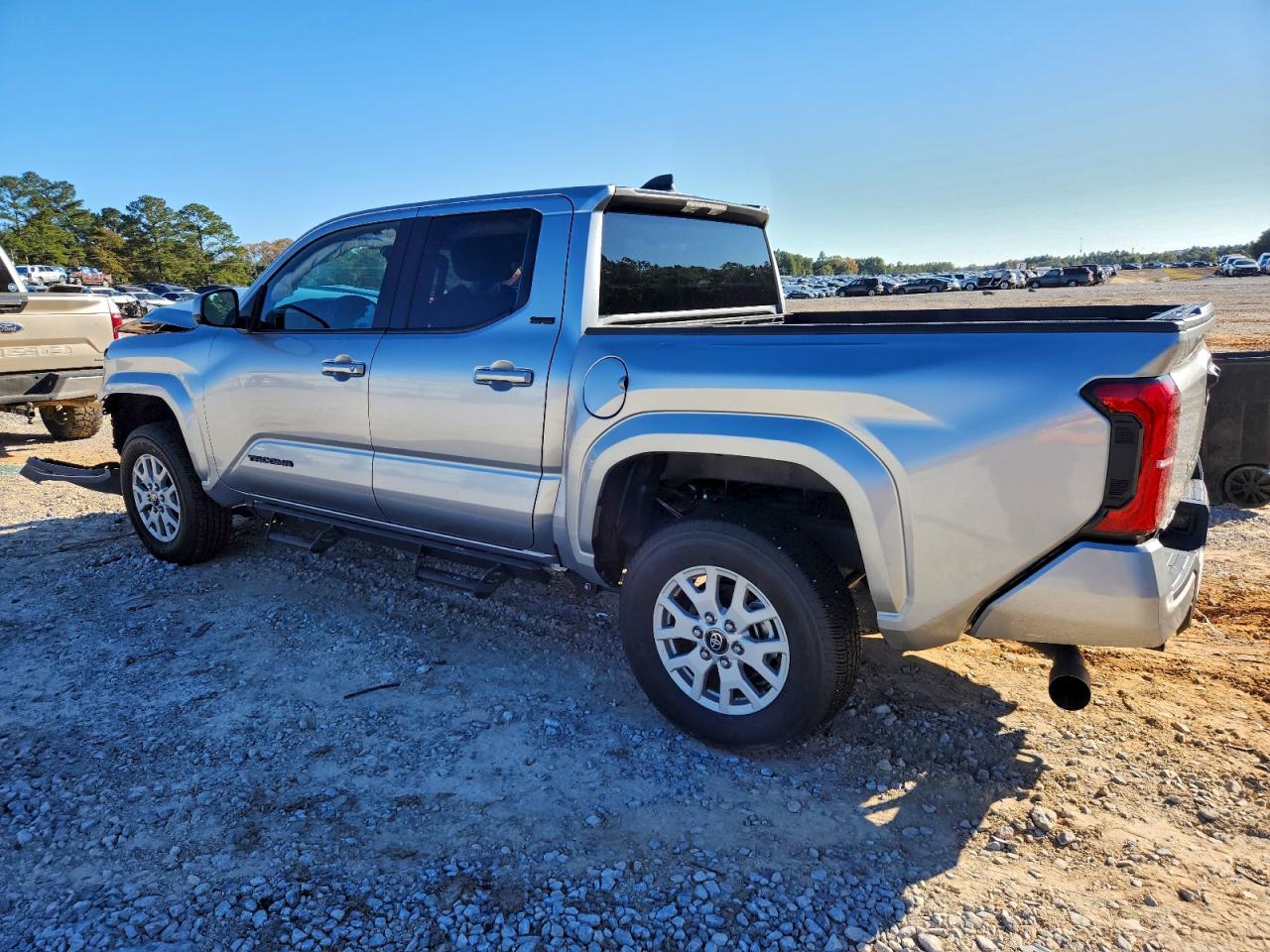 2025 TOYOTA TACOMA DOUBLE CAB photo 3