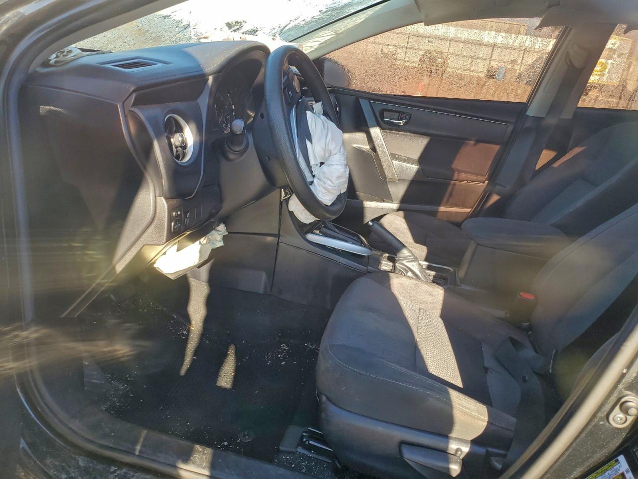 2018 TOYOTA COROLLA L photo 7