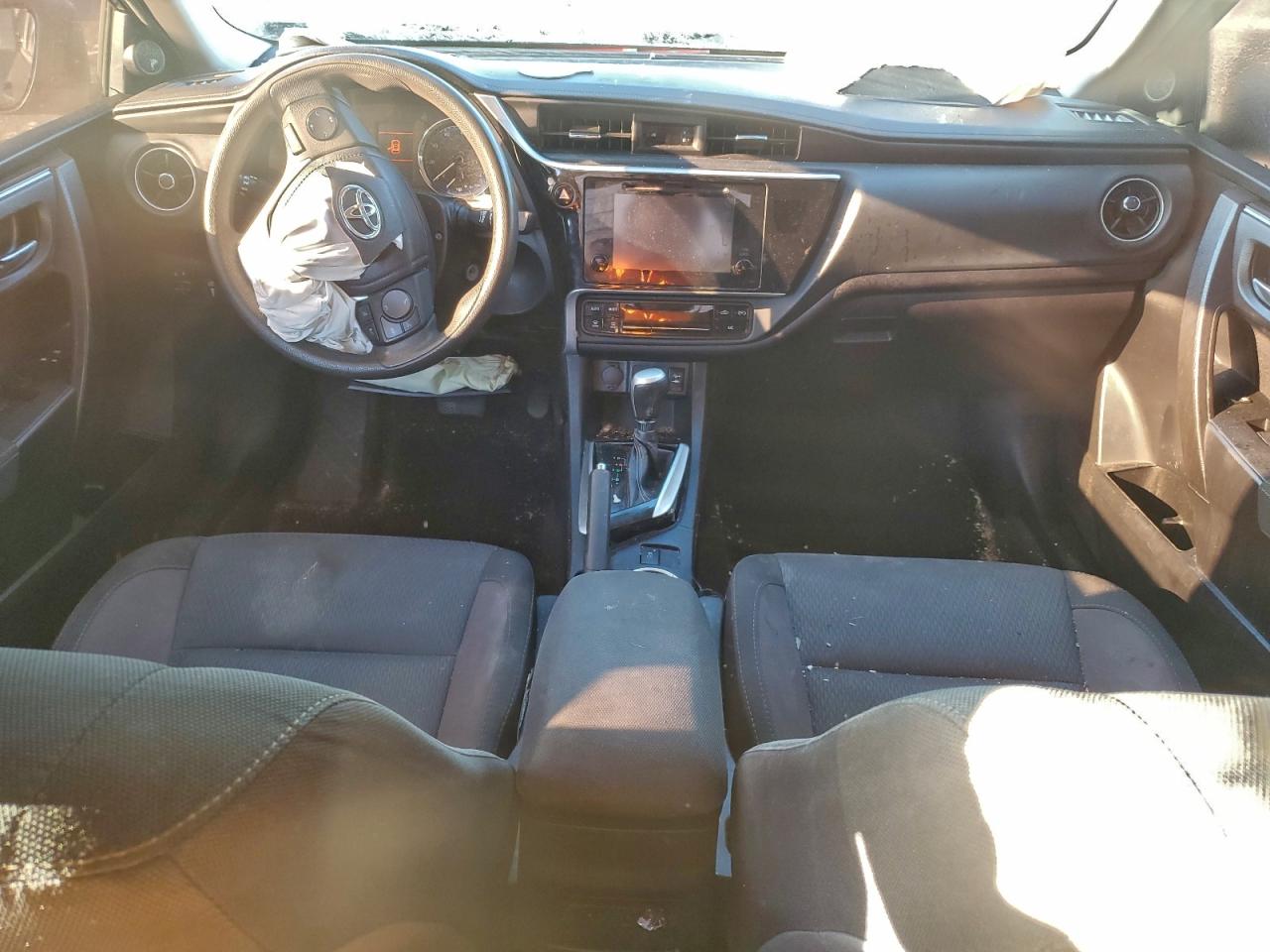 2018 TOYOTA COROLLA L photo 8