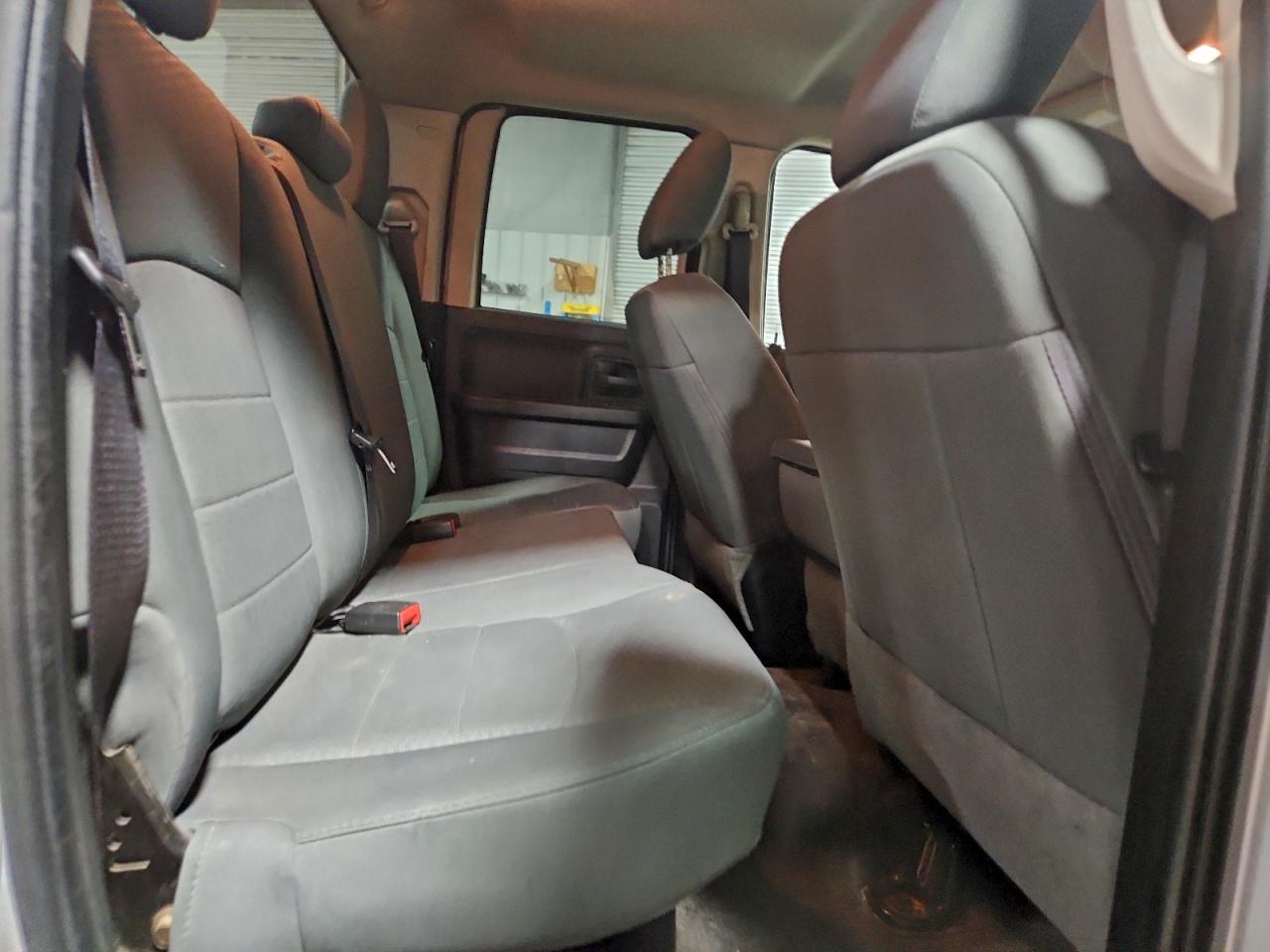 2016 RAM 1500 ST photo 19