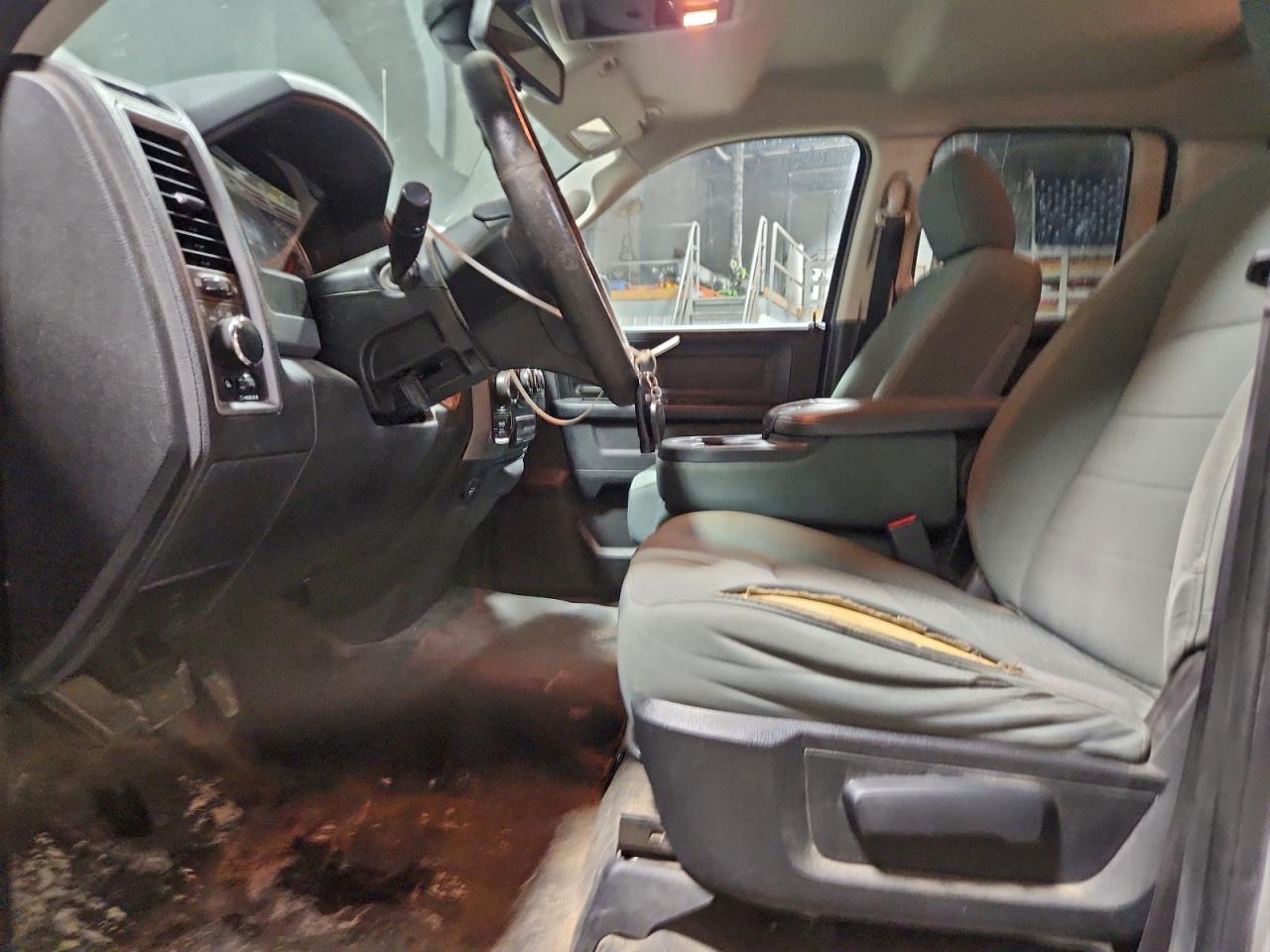 2016 RAM 1500 ST photo 13