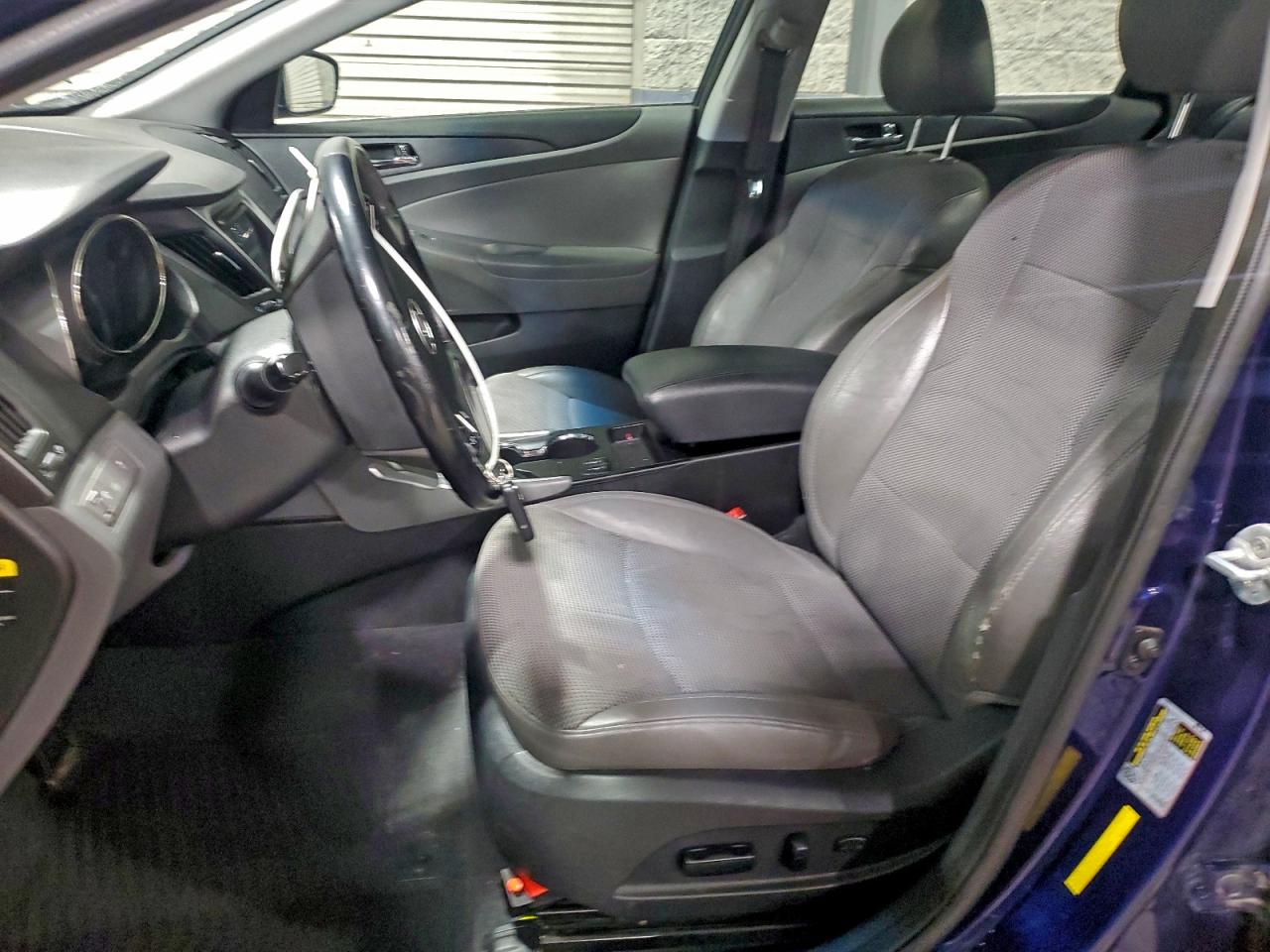 2013 HYUNDAI SONATA SE photo 7