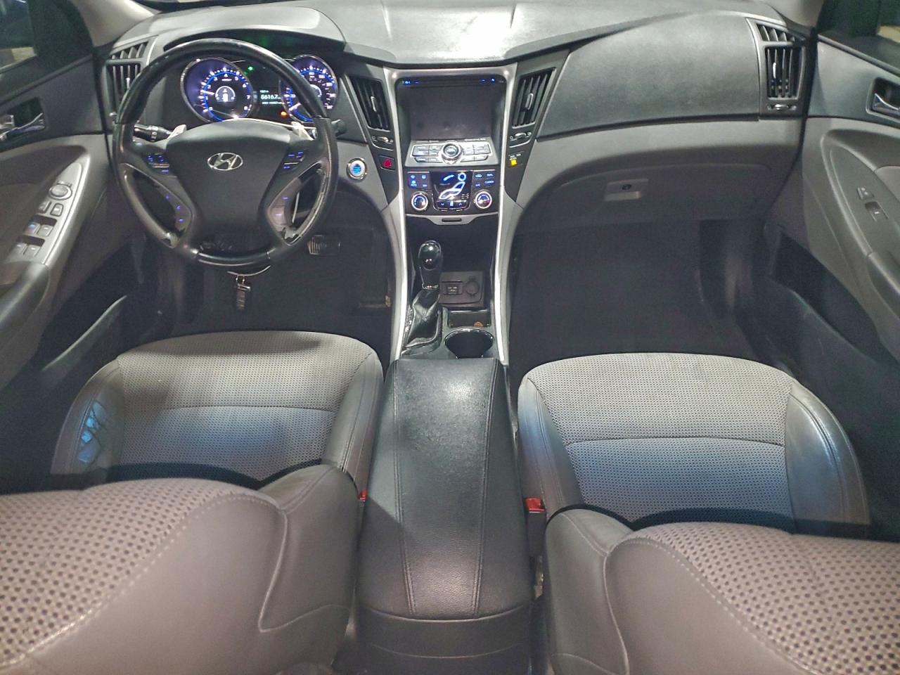 2013 HYUNDAI SONATA SE photo 8
