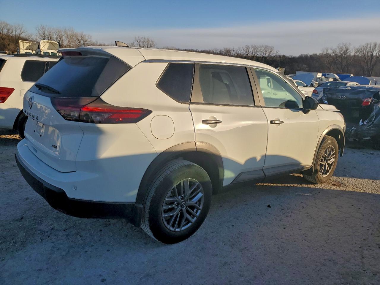 2025 NISSAN ROGUE S photo 3