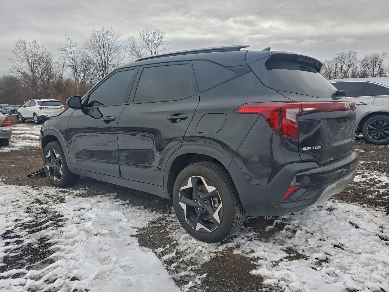 2025 KIA SELTOS S photo 3