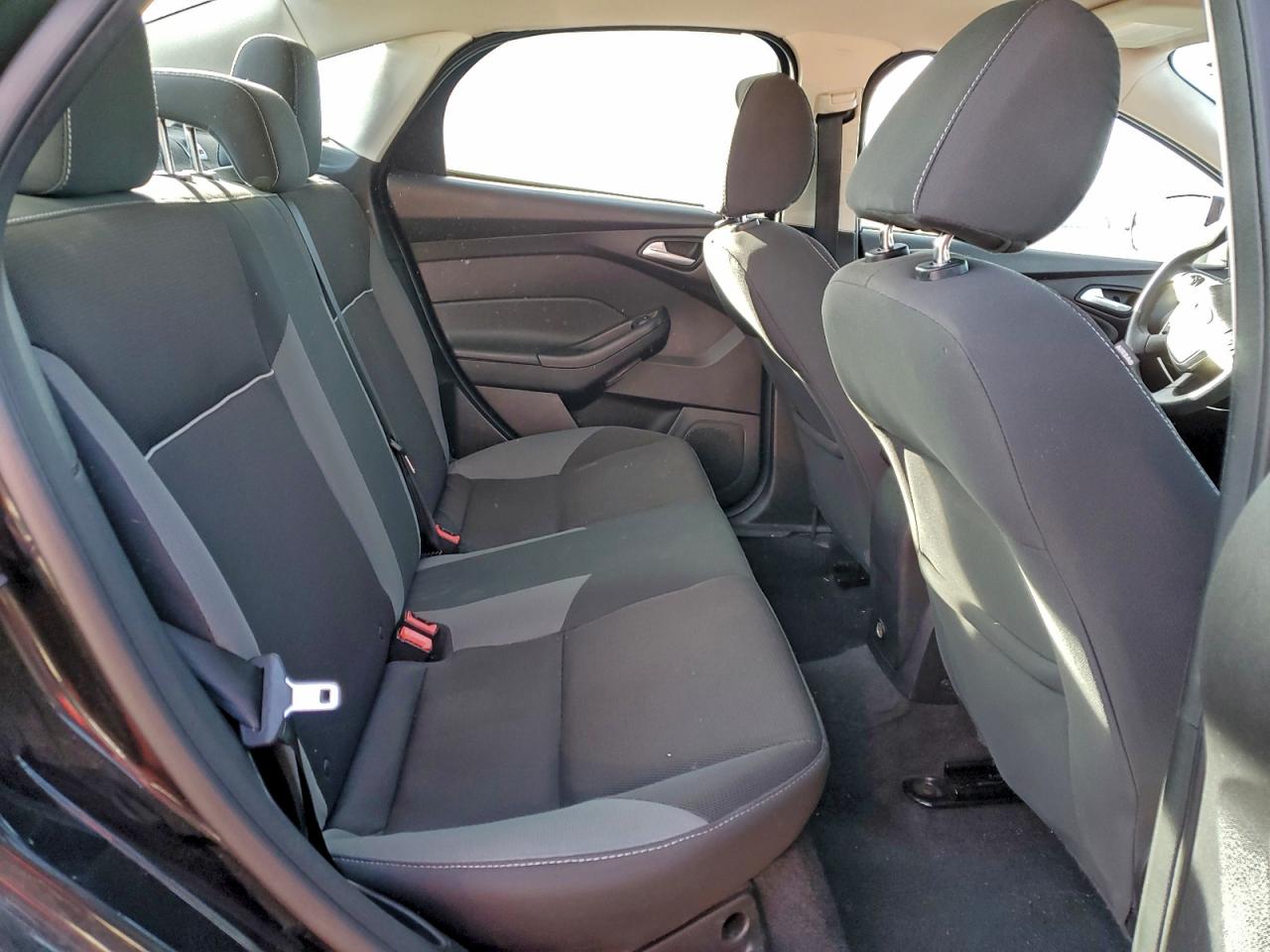 2014 FORD FOCUS SE photo 10