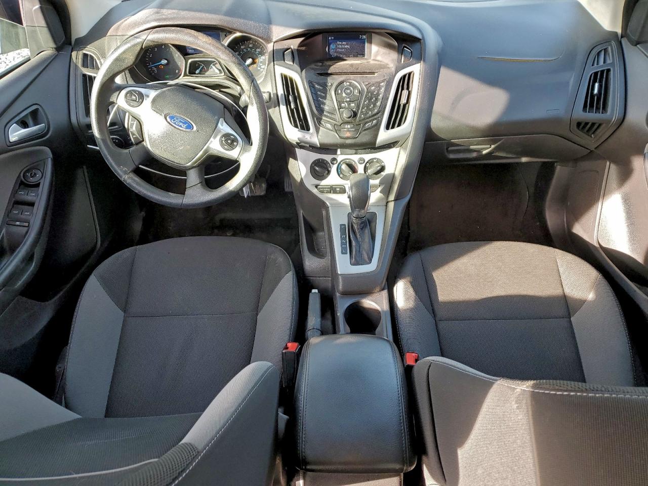 2014 FORD FOCUS SE photo 8