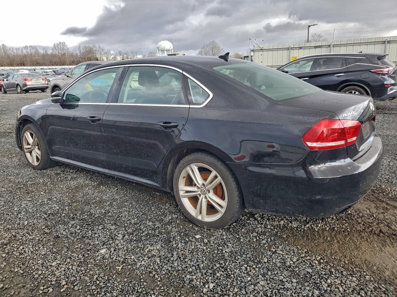 2014 VOLKSWAGEN PASSAT SE photo 4