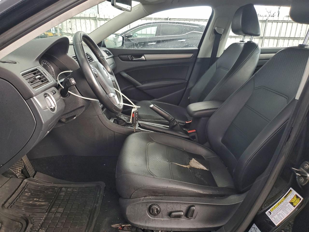 2014 VOLKSWAGEN PASSAT SE photo 19