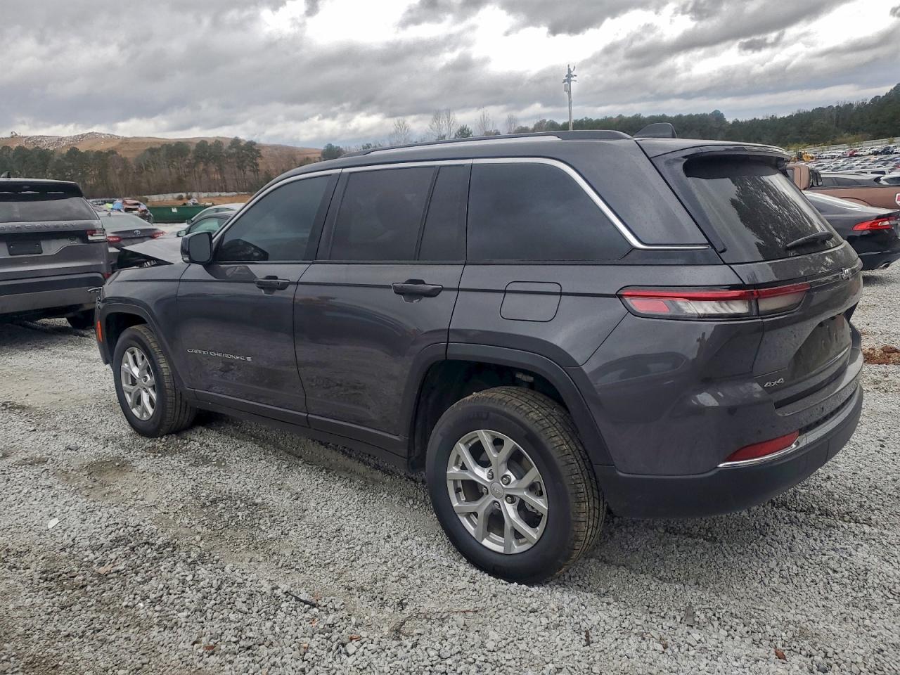 2024 JEEP GRAND CHEROKEE LIMITED photo 3