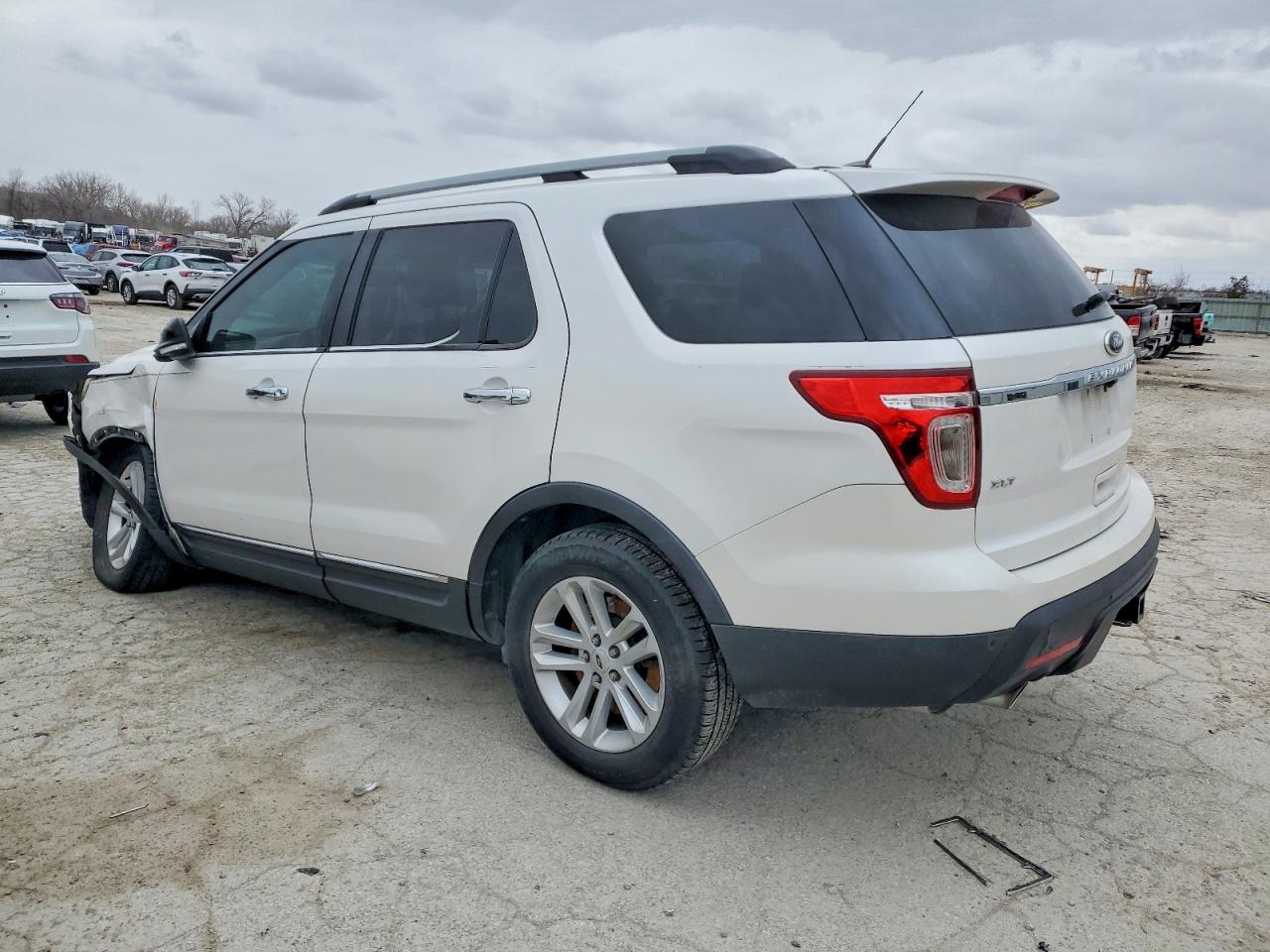 2014 FORD EXPLORER XLT photo 2