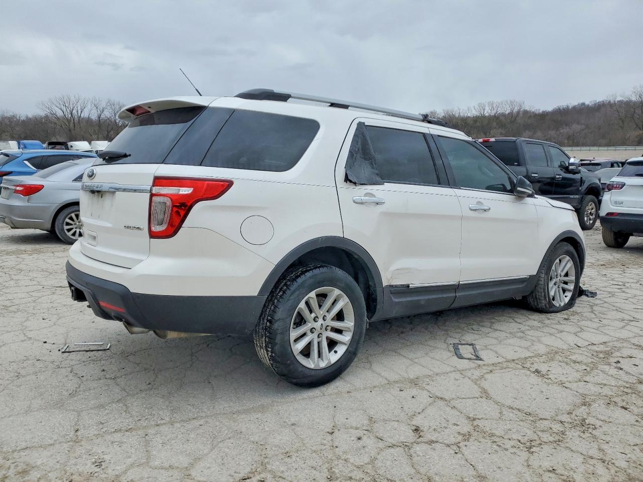 2014 FORD EXPLORER XLT photo 3