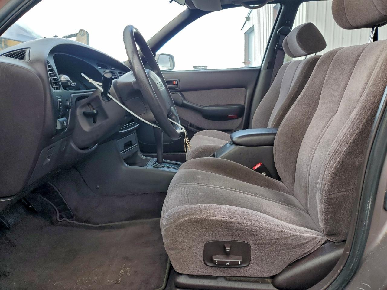 1992 TOYOTA CAMRY XLE photo 13