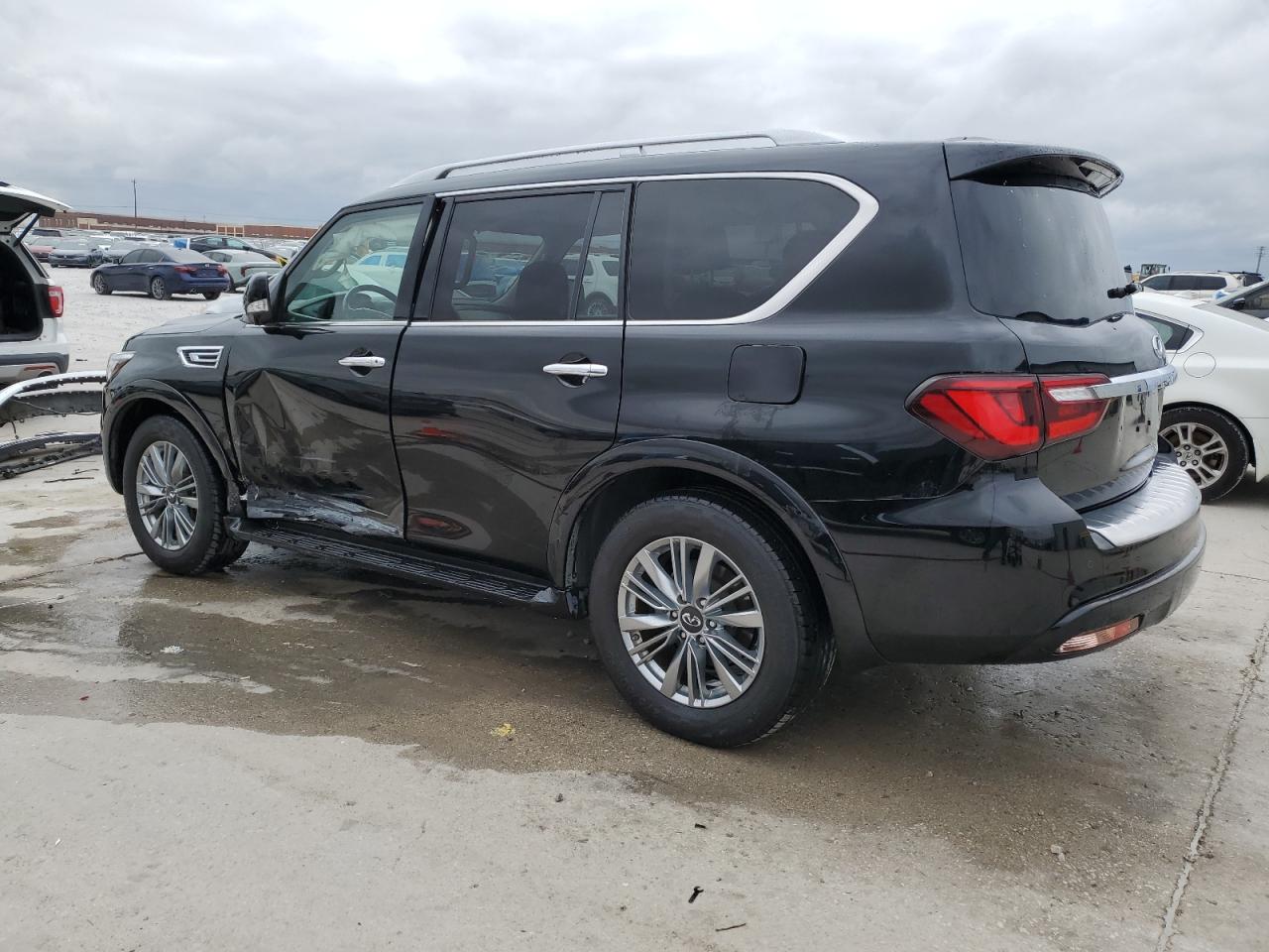 2021 INFINITI QX80 LUXE photo 4