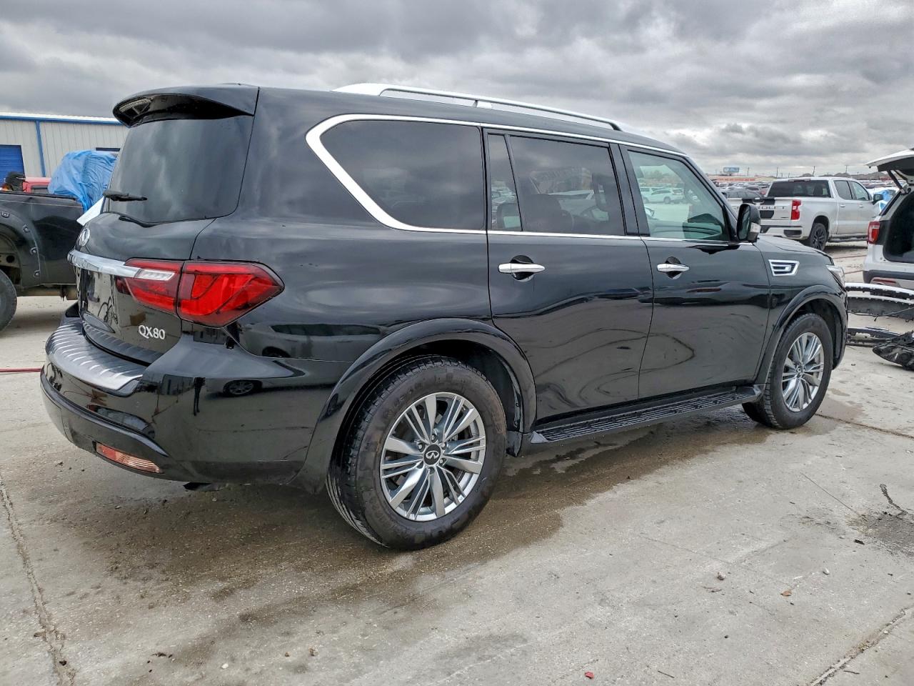 2021 INFINITI QX80 LUXE photo 7