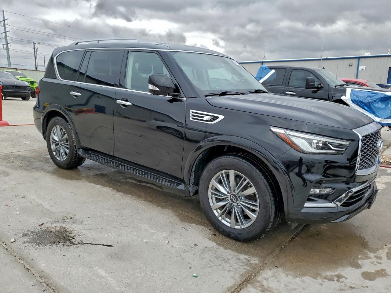 2021 INFINITI QX80 LUXE photo 10